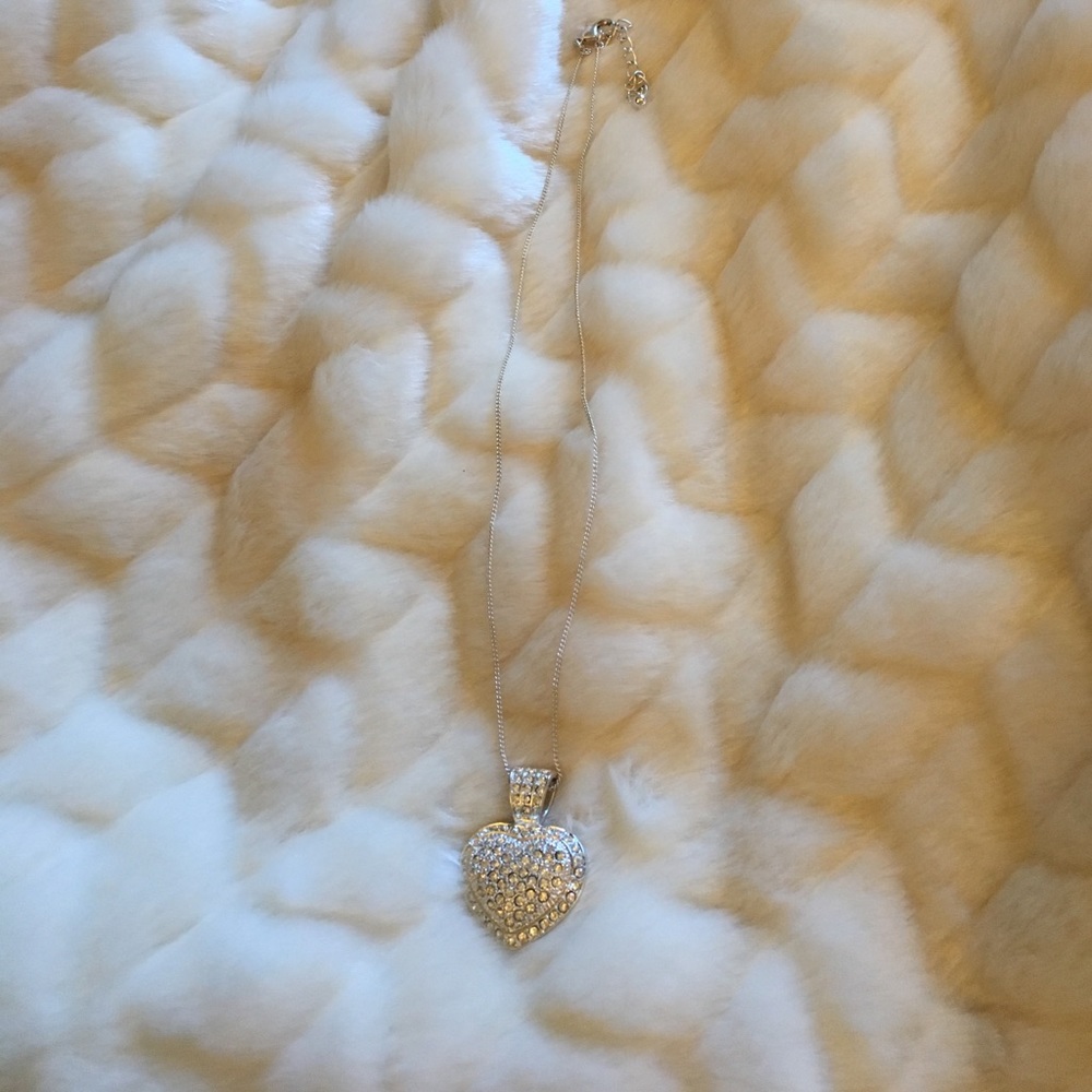 Heart pendant necklace